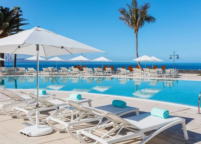 Playa Blanca (Lanzarote) hotels near Aqualava Waterpark