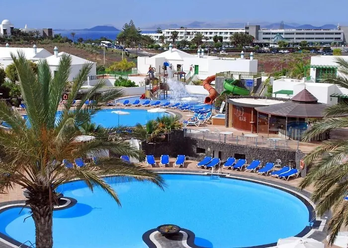 Playa Blanca (Lanzarote) hotels near Playa Blanca