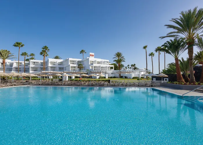 Luxury Hotels in Puerto del Carmen (Lanzarote) near Playa Grande